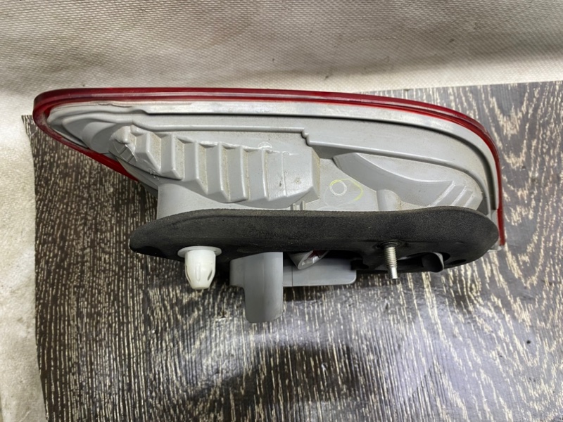 Фонарь внутренний задний левый CAMRY 40 06-11