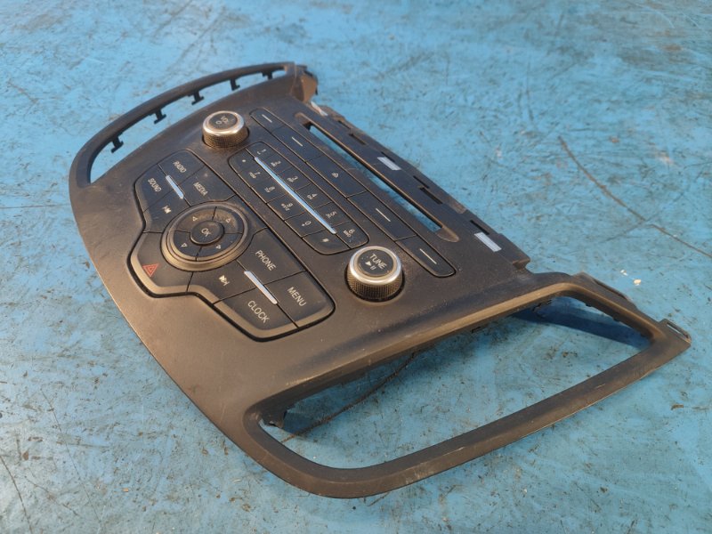 Блок управления мультимедиа FOCUS 10-18