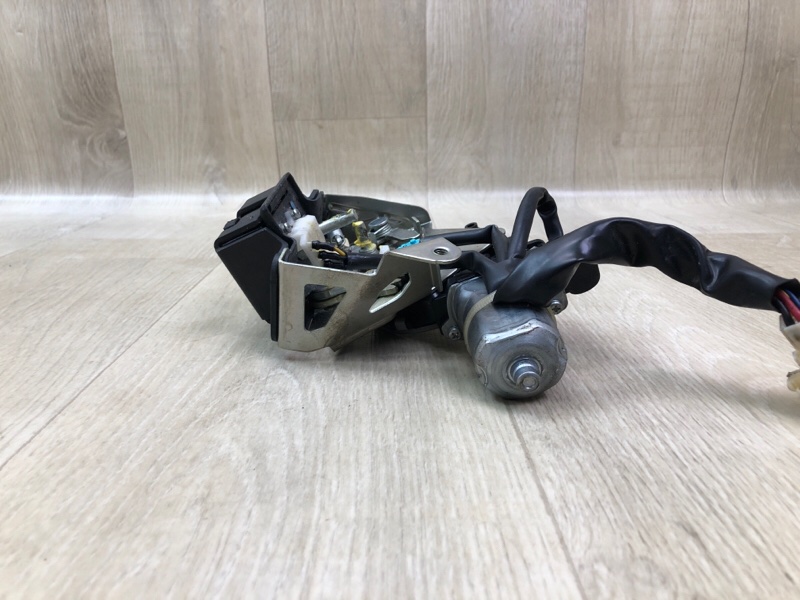 Замок крышки багажника VENZA 09-16 2009 3.5 2GR-FE Замок крышки багажника VENZA 09-16 2009 3.5 2GR-FE