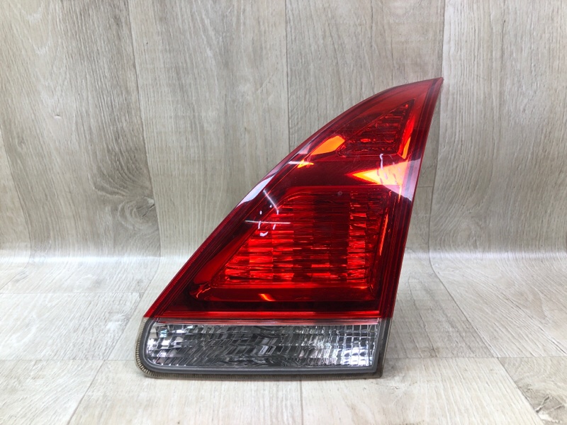 Запчасть фонарь внутренний правый TOYOTA VENZA 09-16 2009 3.5 2GR-FE 815800T010 Б/У Фонарь внутренний правый TOYOTA VENZA 09-16 2009 3.5 2GR-FE 815800T010 Б/У