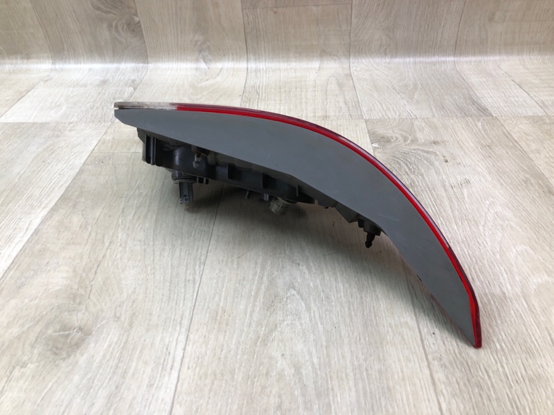 Фонарь внутренний правый TOYOTA VENZA 09-16 3.5 2GR-FE Фонарь внутренний правый TOYOTA VENZA 09-16 3.5 2GR-FE