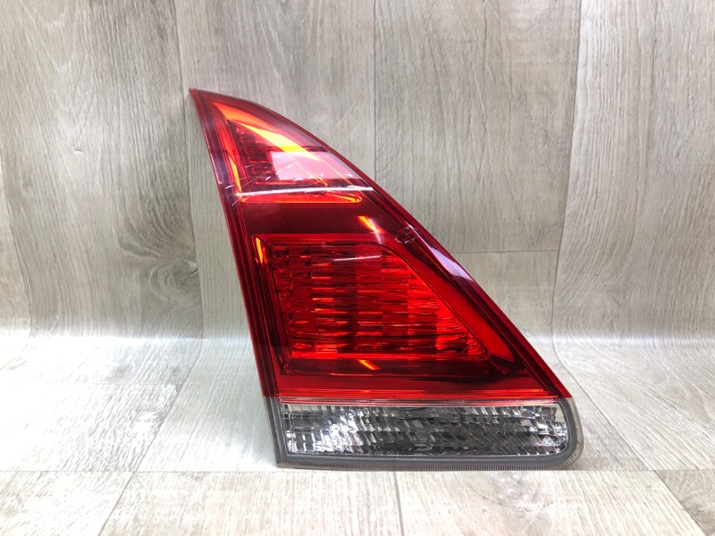 Запчасть фонарь внутренний левый TOYOTA VENZA 09-16 2009 3.5 2GR-FE 815900T010 Б/У Фонарь внутренний левый TOYOTA VENZA 09-16 2009 3.5 2GR-FE 815900T010 Б/У