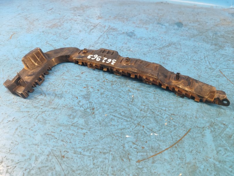 Кронштейн заднего бампера правый KIZASHI 09-14 2011 J24B Кронштейн заднего бампера правый KIZASHI 09-14 2011 J24B