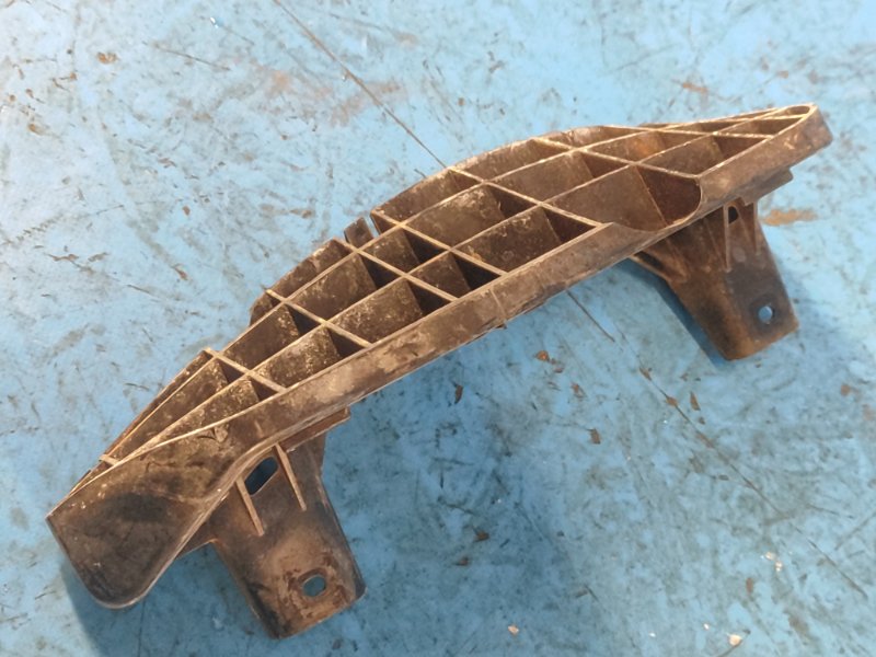 Кронштейн заднего бампера правый KIZASHI 09-14 2011 J24B Кронштейн заднего бампера правый KIZASHI 09-14 2011 J24B