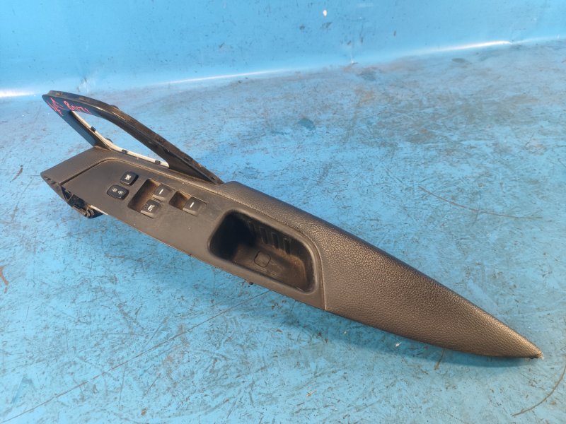 Запчасть блок управления стеклоподъемниками передний левый HYUNDAI VELOSTER 11-18 2013 1.6 G4FD 93570-2V005-4X Б/У Блок управления стеклоподъемниками передний левый HYUNDAI VELOSTER 11-18 2013 1.6 G4FD 93570-2V005-4X Б/У