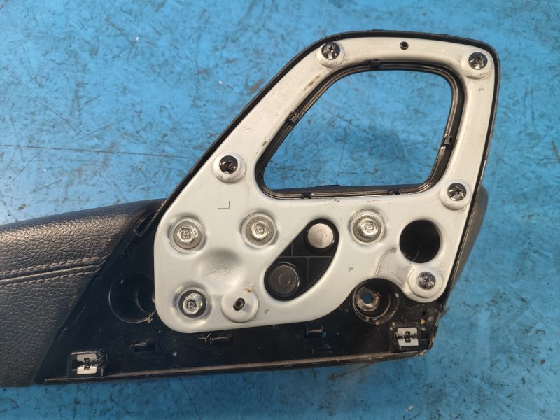 Блок управления стеклоподъемниками передний левый VELOSTER 11-18 2013 1.6 G4FD Блок управления стеклоподъемниками передний левый VELOSTER 11-18 2013 1.6 G4FD