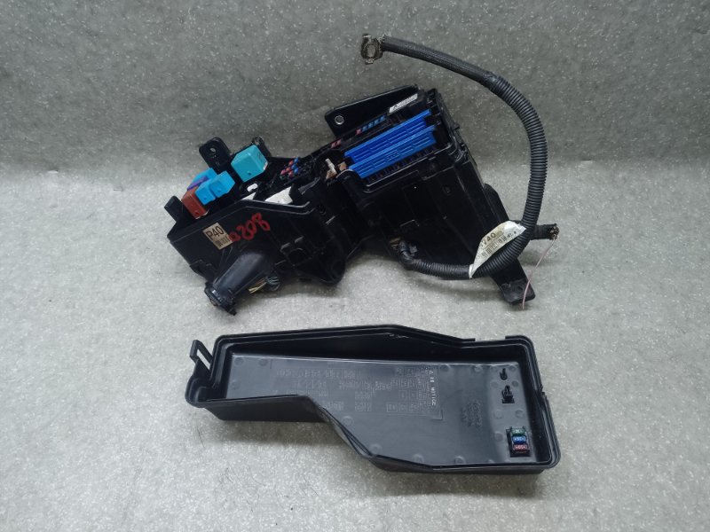 Запчасть блок предохранителей моторный отсек TOYOTA CAMRY 40 06-11 2010 2.5 2ARFE 8274033020 Б/У Блок предохранителей моторный отсек TOYOTA CAMRY 40 06-11 2010 2.5 2ARFE 8274033020 Б/У