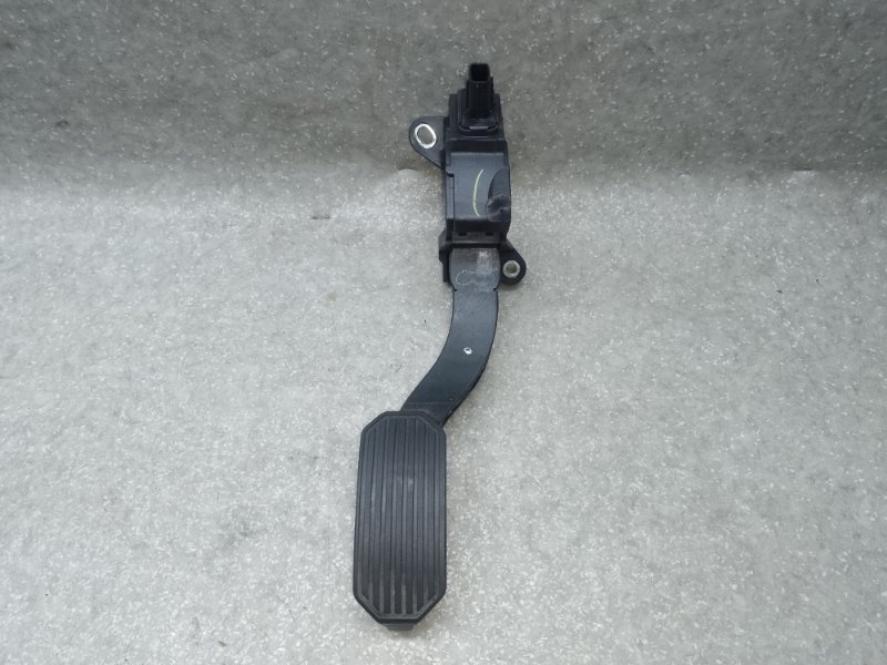 Запчасть педаль газа TOYOTA CAMRY 40 06-11 2010 2.5 2ARFE 7811006070 Б/У Педаль газа TOYOTA CAMRY 40 06-11 2010 2.5 2ARFE 7811006070 Б/У
