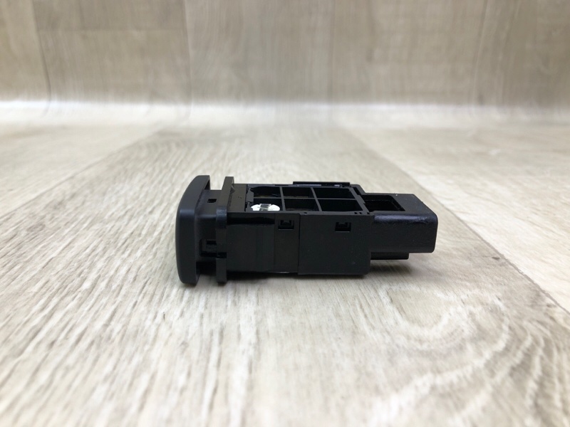 Кнопка открывания багажника внутренняя VENZA 09-16 2009 3.5 2GR-FE Кнопка открывания багажника внутренняя VENZA 09-16 2009 3.5 2GR-FE