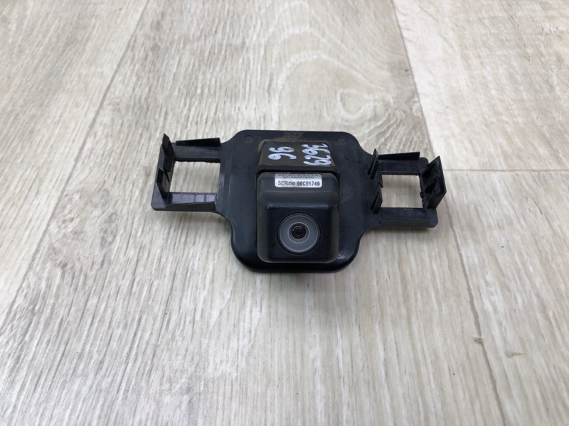 Запчасть камера заднего вида TOYOTA VENZA 09-16 2009 3.5 2GR-FE 8679073010 Б/У Камера заднего вида TOYOTA VENZA 09-16 2009 3.5 2GR-FE 8679073010 Б/У