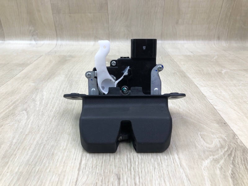 Запчасть замок крышки багажника HYUNDAI TUCSON TL 15-20 2018 2.0 G4NC 81230D3000 Б/У Замок крышки багажника HYUNDAI TUCSON TL 15-20 2018 2.0 G4NC 81230D3000 Б/У