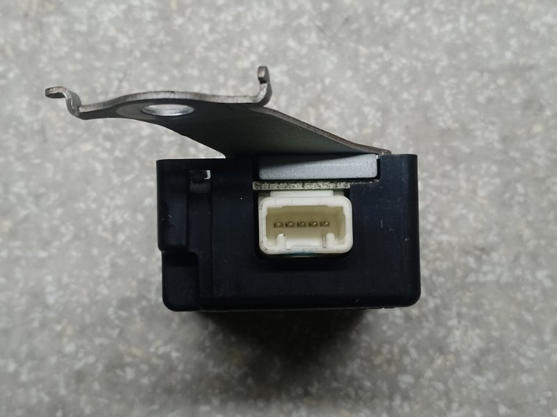 Блок управления центральным замком TOYOTA CAMRY 40 06-11 2.5 2ARFE Блок управления центральным замком TOYOTA CAMRY 40 06-11 2.5 2ARFE