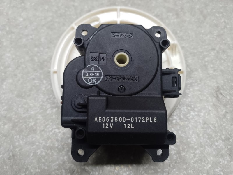 Запчасть моторчик заслонки печки TOYOTA CAMRY 40 06-11 2010 2.5 2ARFE 8710607140 Б/У Моторчик заслонки печки TOYOTA CAMRY 40 06-11 2010 2.5 2ARFE 8710607140 Б/У