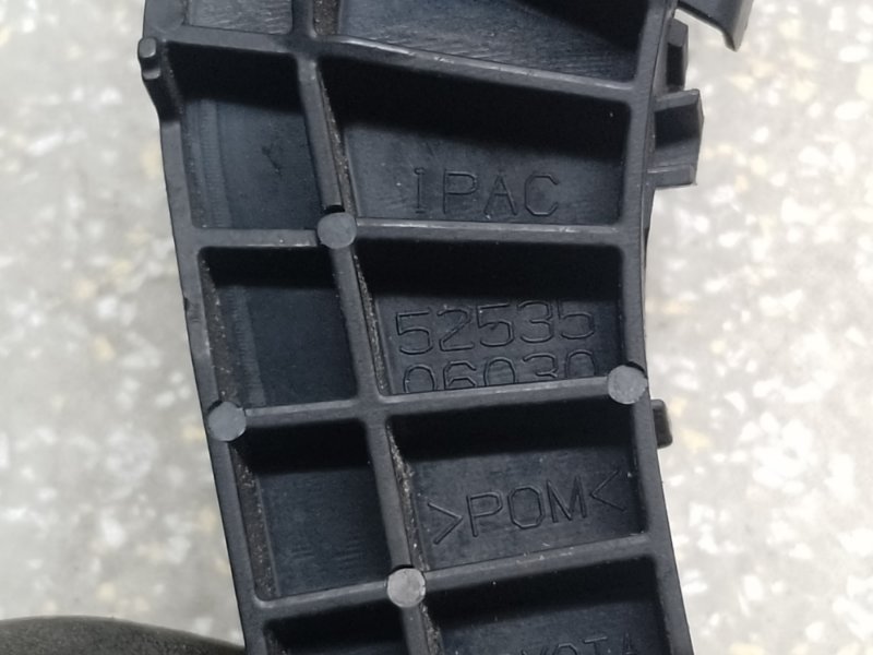 Кронштейн переднего бампера (на крыле) правый TOYOTA CAMRY 40 06-11 2.5 2ARFE