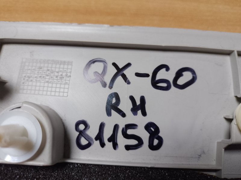 Накладка на стойку кузова правая QX60/JX35 12-20