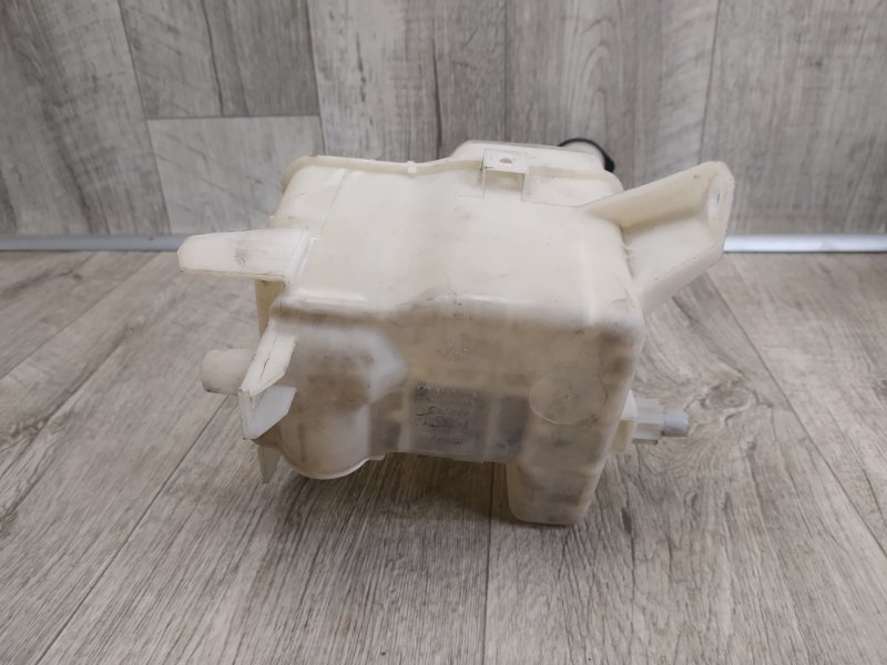 Бачок омывателя SIENNA 11-16 2014 3.5 2GR-FE