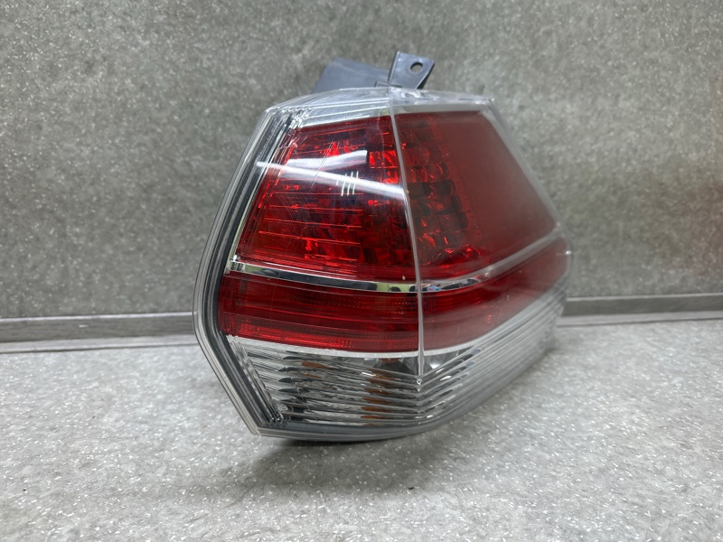 Фонарь наружный правый X-TRAIL/ROGUE T32 13-20 2016 2.5 QR25DE