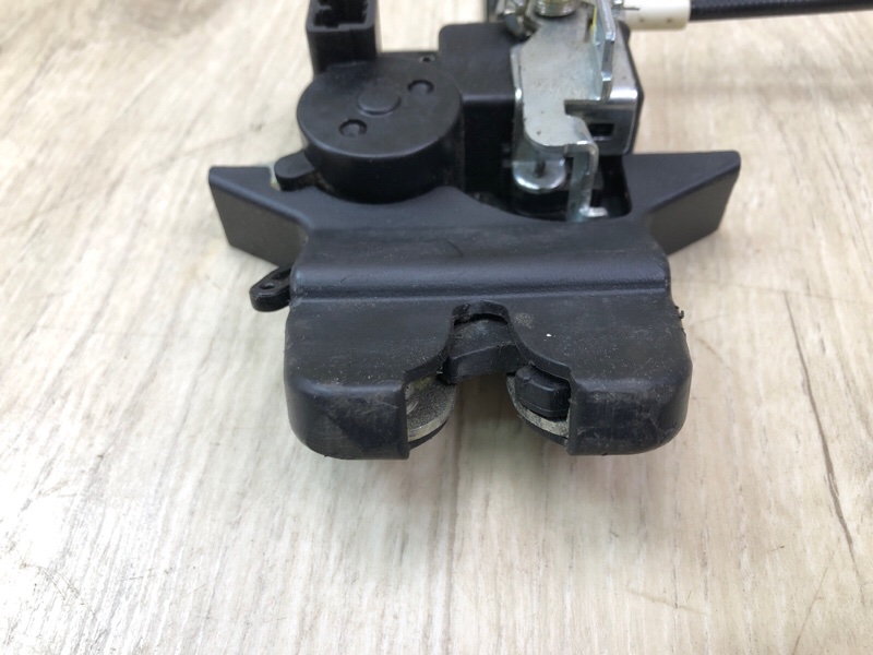 Замок крышки багажника SONATA YF 10-14 Седан 2.0 Замок крышки багажника SONATA YF 10-14 Седан 2.0