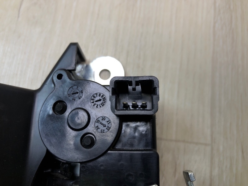 Замок крышки багажника FORTE BD 18-21 Замок крышки багажника FORTE BD 18-21