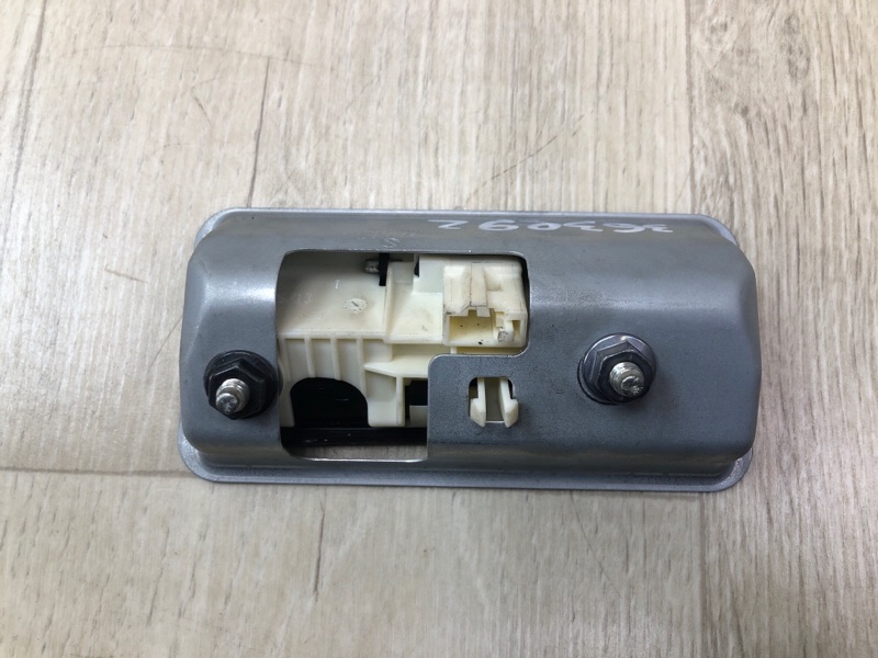 Кнопка открывания багажника наружная PASSAT B7 11-15 2014 1.8 CPRA Кнопка открывания багажника наружная PASSAT B7 11-15 2014 1.8 CPRA