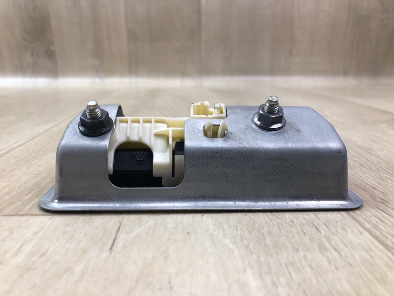 Кнопка открывания багажника наружная PASSAT B7 11-15 2014 1.8 CPRA Кнопка открывания багажника наружная PASSAT B7 11-15 2014 1.8 CPRA