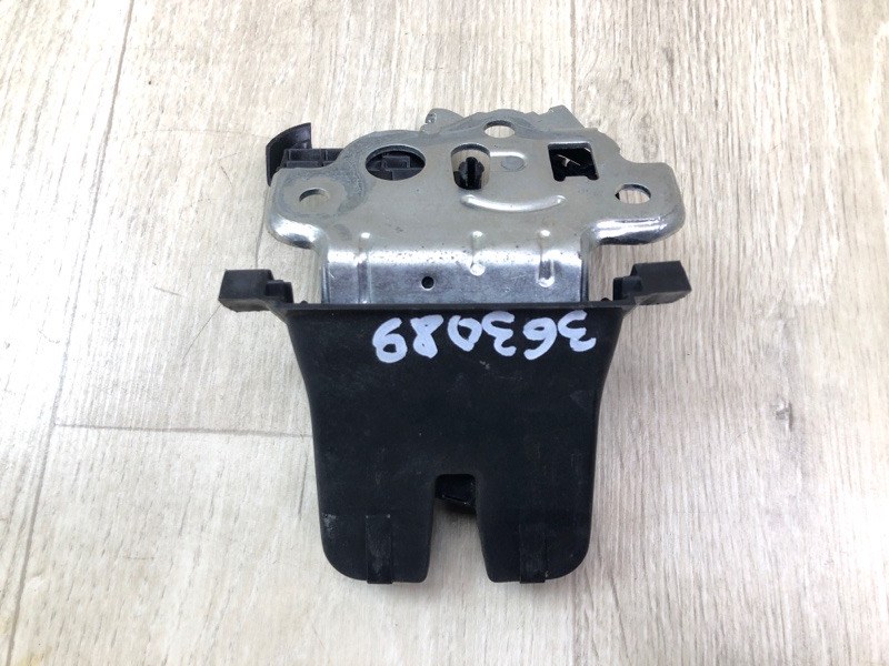 Замок крышки багажника PASSAT B7 11-15 2014 1.8 CPRA