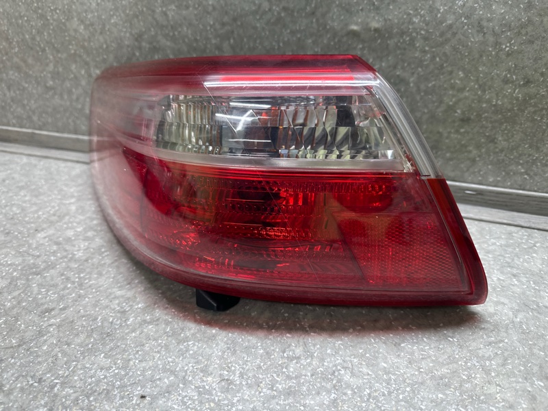 Фонарь наружный левый CAMRY 40 06-11