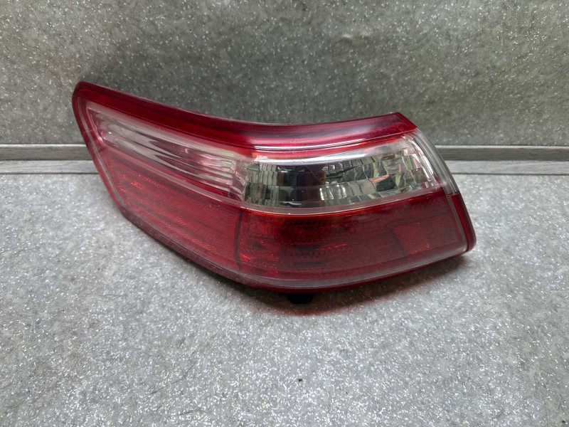 Фонарь наружный левый CAMRY 40 06-11