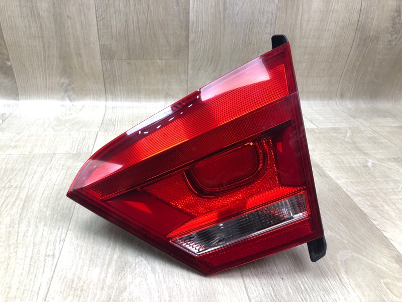 Запчасть фонарь внутренний правый VOLKSWAGEN PASSAT B7 11-15 2014 1.8 CPRA 561945094C Б/У Фонарь внутренний правый VOLKSWAGEN PASSAT B7 11-15 2014 1.8 CPRA 561945094C Б/У