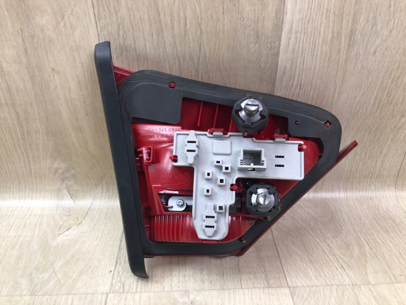 Фонарь внутренний правый PASSAT B7 11-15 2014 1.8 CPRA Фонарь внутренний правый PASSAT B7 11-15 2014 1.8 CPRA