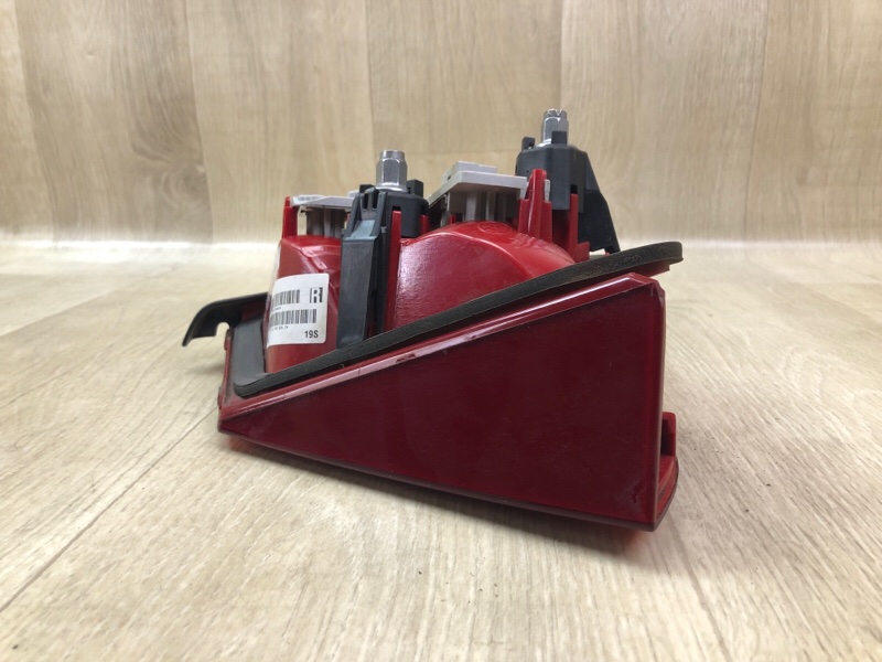 Фонарь внутренний правый PASSAT B7 11-15 2014 1.8 CPRA Фонарь внутренний правый PASSAT B7 11-15 2014 1.8 CPRA