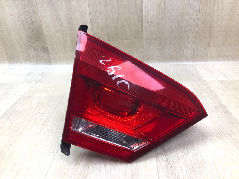 Запчасть фонарь внутренний левый VOLKSWAGEN PASSAT B7 11-15 2014 1.8 CPRA 561945093C Б/У Фонарь внутренний левый VOLKSWAGEN PASSAT B7 11-15 2014 1.8 CPRA 561945093C Б/У