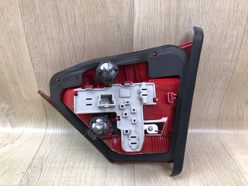 Фонарь внутренний левый PASSAT B7 11-15 2014 1.8 CPRA Фонарь внутренний левый PASSAT B7 11-15 2014 1.8 CPRA