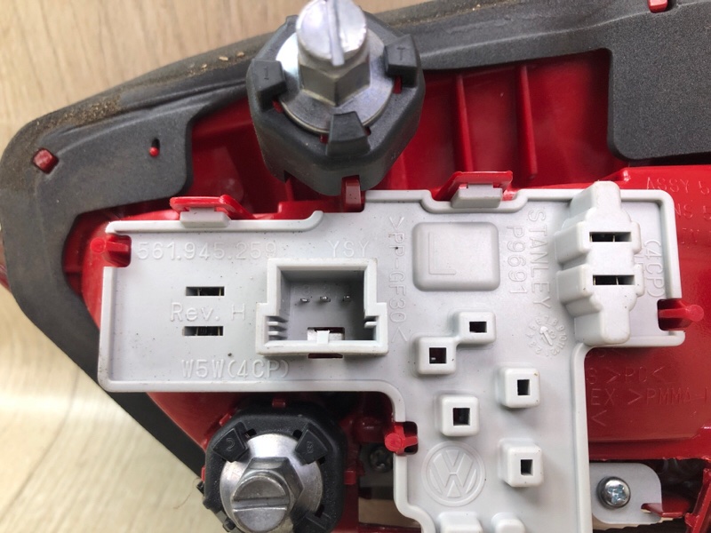 Фонарь внутренний левый PASSAT B7 11-15 2014 1.8 CPRA Фонарь внутренний левый PASSAT B7 11-15 2014 1.8 CPRA