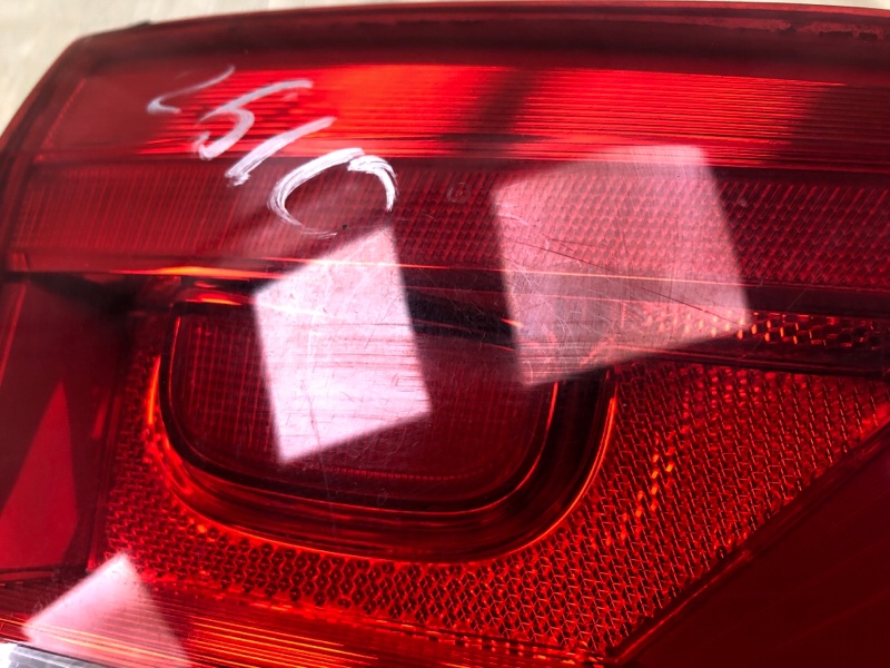 Фонарь внутренний левый PASSAT B7 11-15 2014 1.8 CPRA Фонарь внутренний левый PASSAT B7 11-15 2014 1.8 CPRA