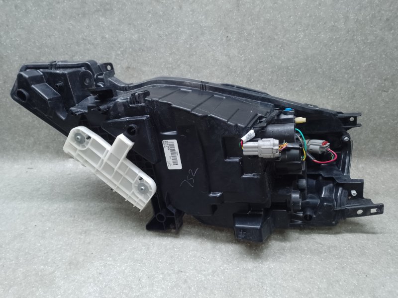 Фара правая NISSAN LEAF 10-17 EM61