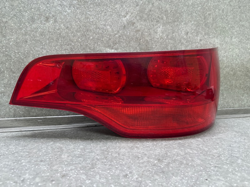 Фонарь наружный правый Q7 05-15 2008 3.6 V6 BHK
