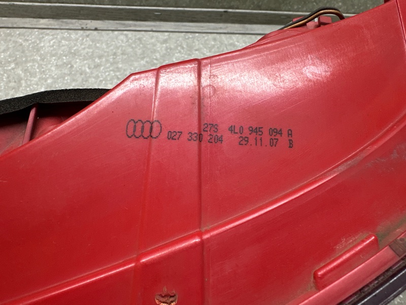 Фонарь наружный правый Q7 05-15 2008 3.6 V6 BHK