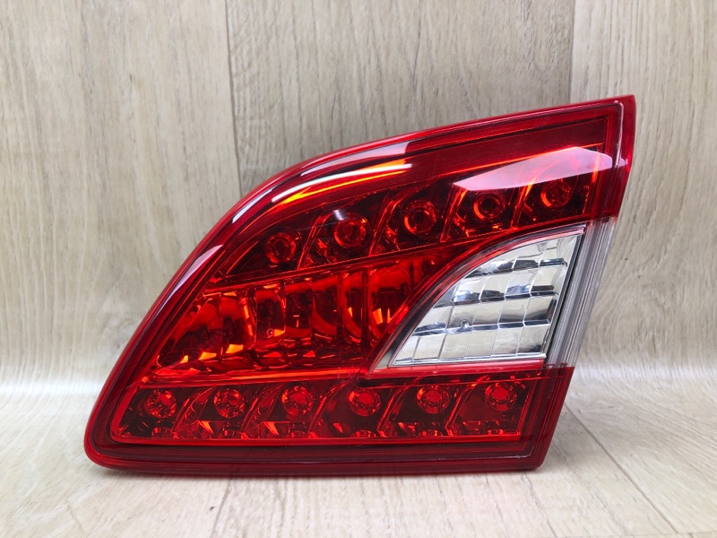 Запчасть фонарь внутренний правый NISSAN SENTRA B17 12-21 Седан 265503SH5A Б/У Фонарь внутренний правый NISSAN SENTRA B17 12-21 Седан 265503SH5A Б/У