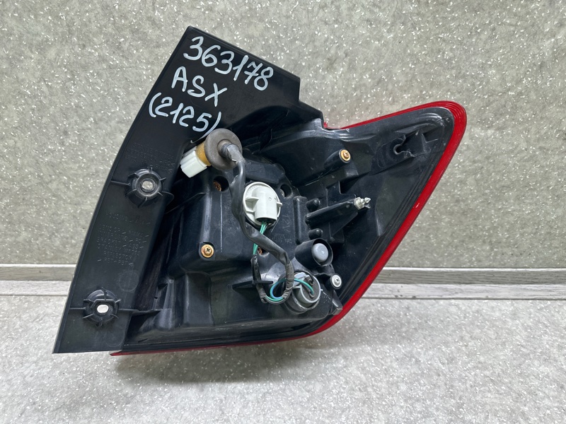 Фонарь наружный левый ASX / OUTLANDER SPORT 10-21 2.0 4B11 Фонарь наружный левый ASX / OUTLANDER SPORT 10-21 2.0 4B11