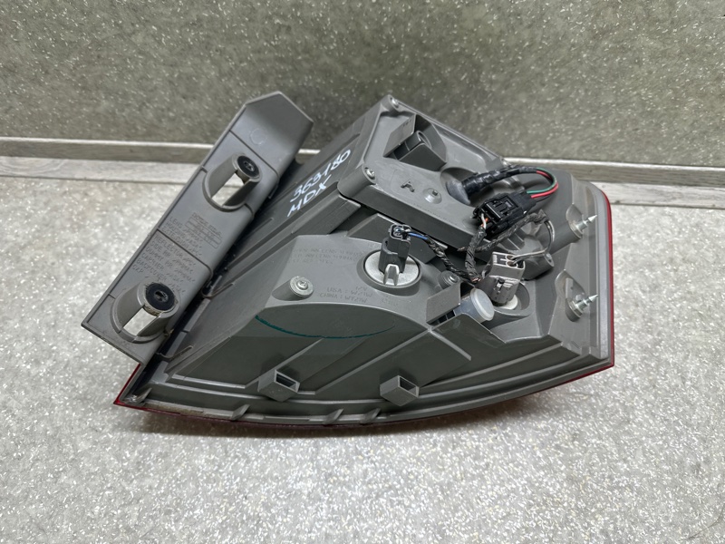 Фонарь наружный левый MDX (YD2) 06-13 3.7 J37A1 Фонарь наружный левый MDX (YD2) 06-13 3.7 J37A1