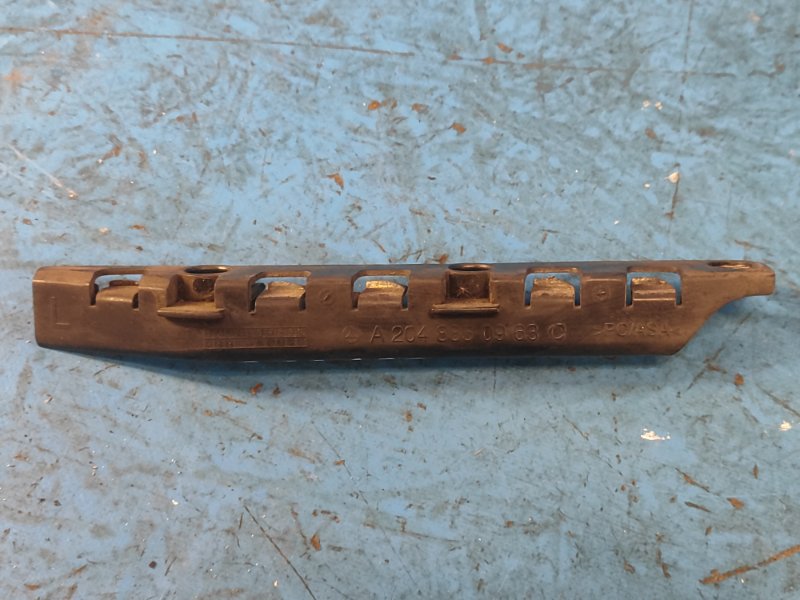 Запчасть кронштейн заднего бампера левый MERCEDES GLK-CLASS X204 08-15 .2010 M272991 3.5L A2048850963 Б/У Кронштейн заднего бампера левый MERCEDES GLK-CLASS X204 08-15 .2010 M272991 3.5L A2048850963 Б/У