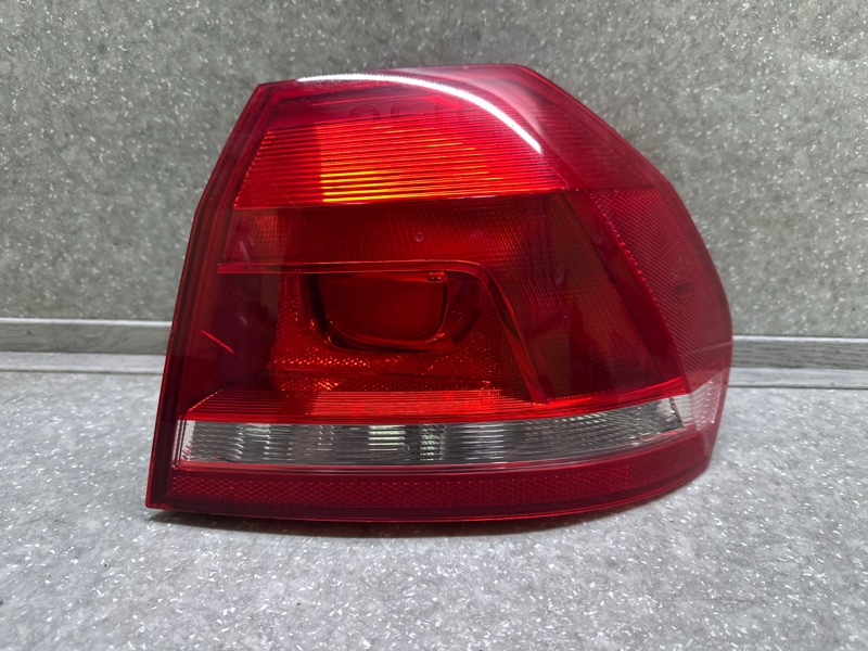Запчасть фонарь наружный правый VOLKSWAGEN PASSAT B7 11-15 2014 1.8 CPRA 561945096H Б/У Фонарь наружный правый VOLKSWAGEN PASSAT B7 11-15 2014 1.8 CPRA 561945096H Б/У