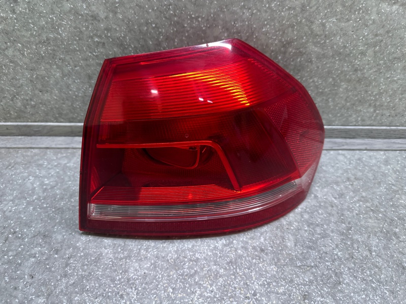 Фонарь наружный правый PASSAT B7 11-15 2014 1.8 CPRA Фонарь наружный правый PASSAT B7 11-15 2014 1.8 CPRA