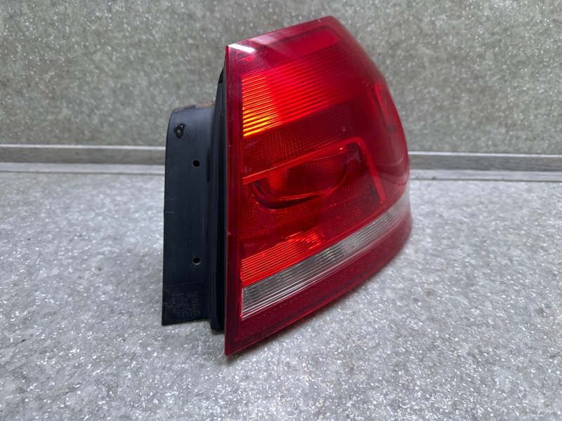 Фонарь наружный правый PASSAT B7 11-15 2014 1.8 CPRA Фонарь наружный правый PASSAT B7 11-15 2014 1.8 CPRA