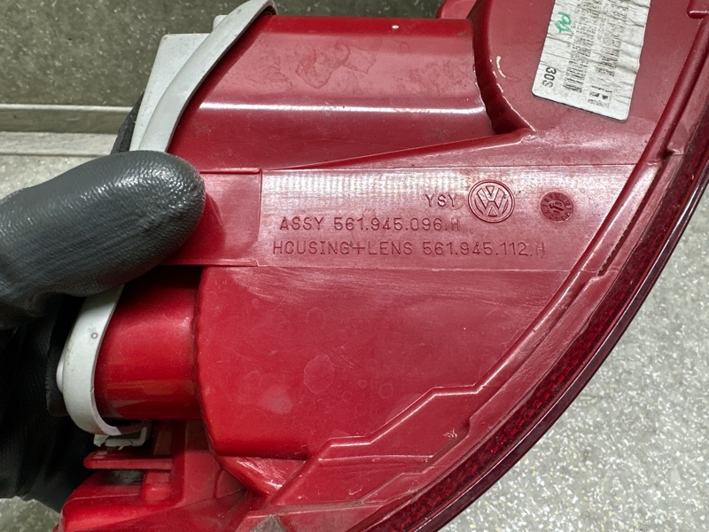 Фонарь наружный правый PASSAT B7 11-15 2014 1.8 CPRA Фонарь наружный правый PASSAT B7 11-15 2014 1.8 CPRA