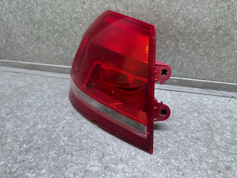 Фонарь наружный левый PASSAT B7 11-15 2014 1.8 CPRA Фонарь наружный левый PASSAT B7 11-15 2014 1.8 CPRA