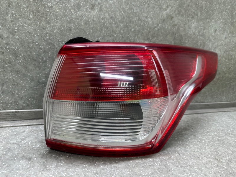 Фонарь наружный правый ESCAPE 12-19