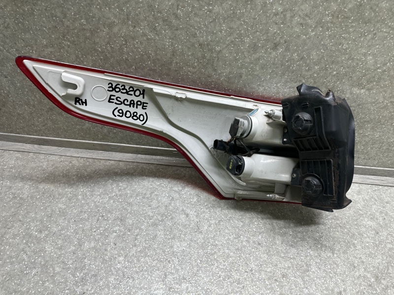 Фонарь наружный правый ESCAPE 12-19