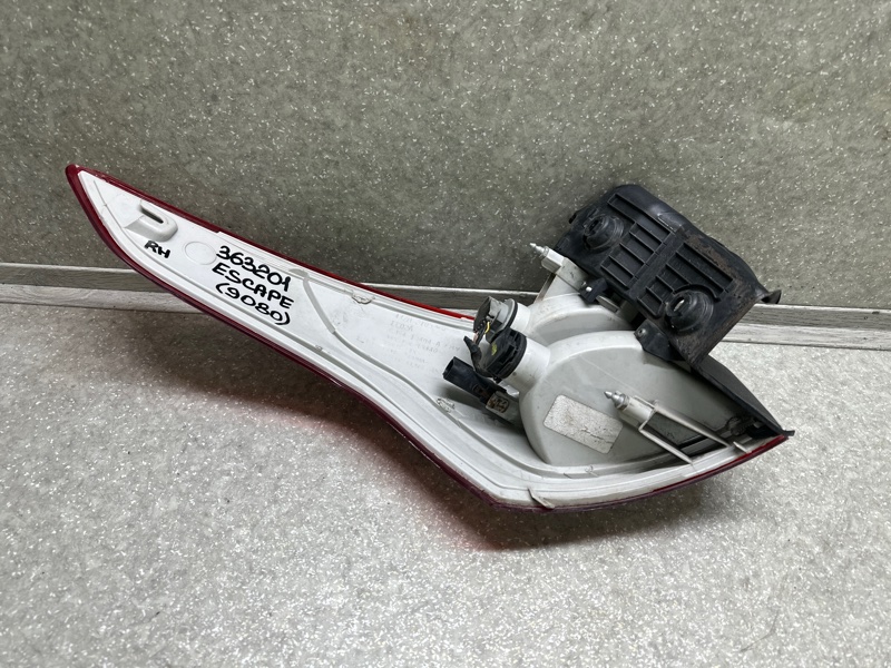 Фонарь наружный правый ESCAPE 12-19